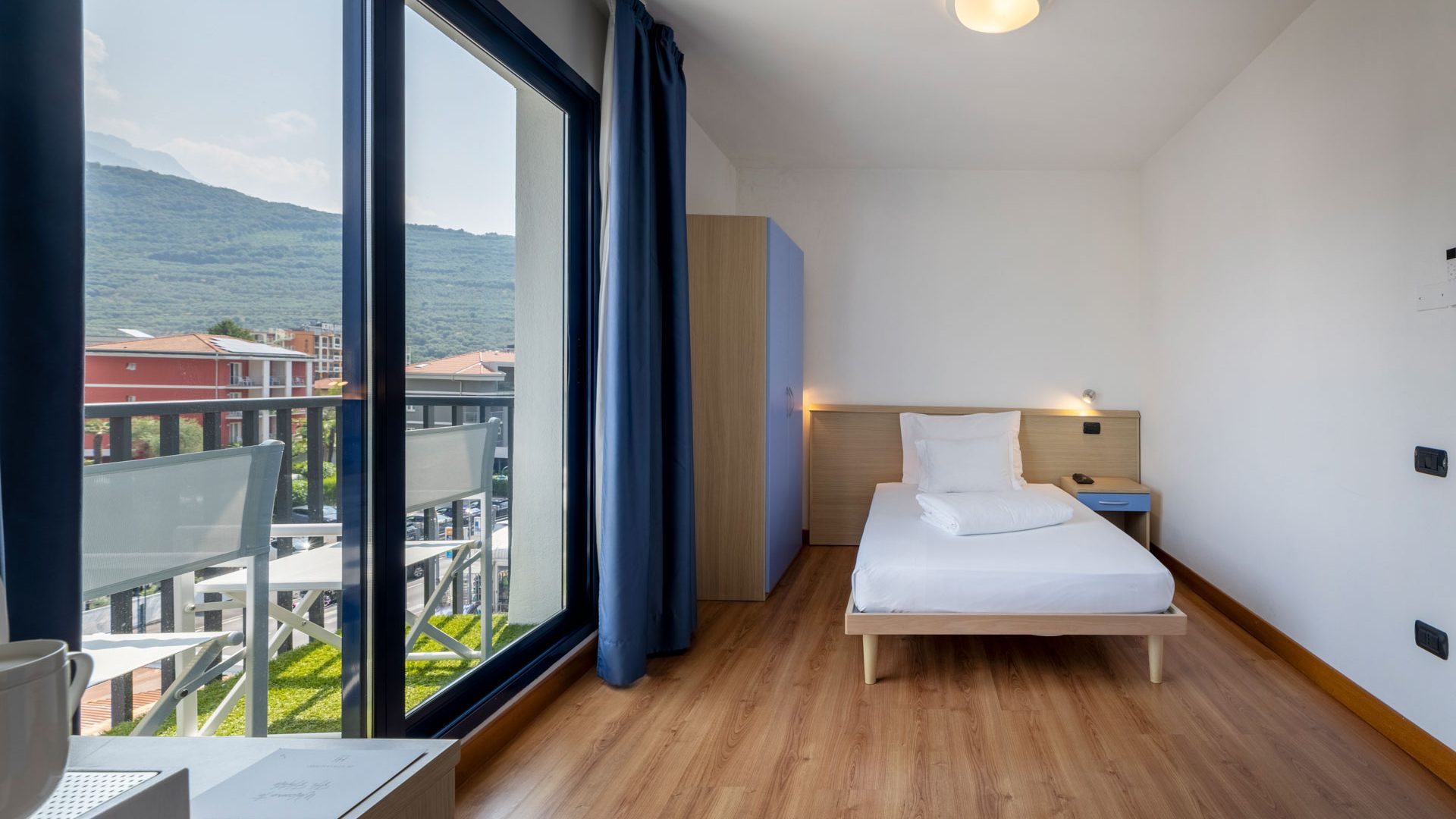 hihotels-riva-lago-di-garda-camera-letto-francese-2