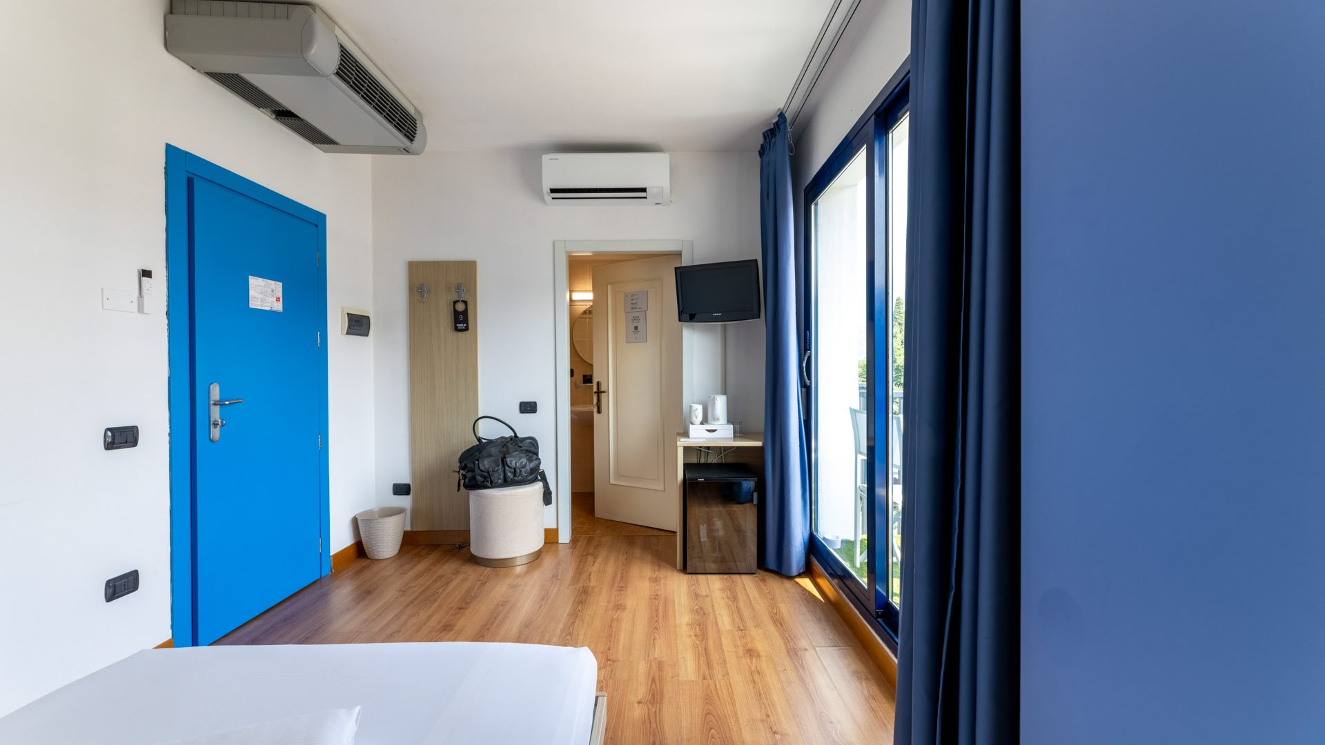 hihotels-riva-lago-di-garda-camera-letto-francese-5