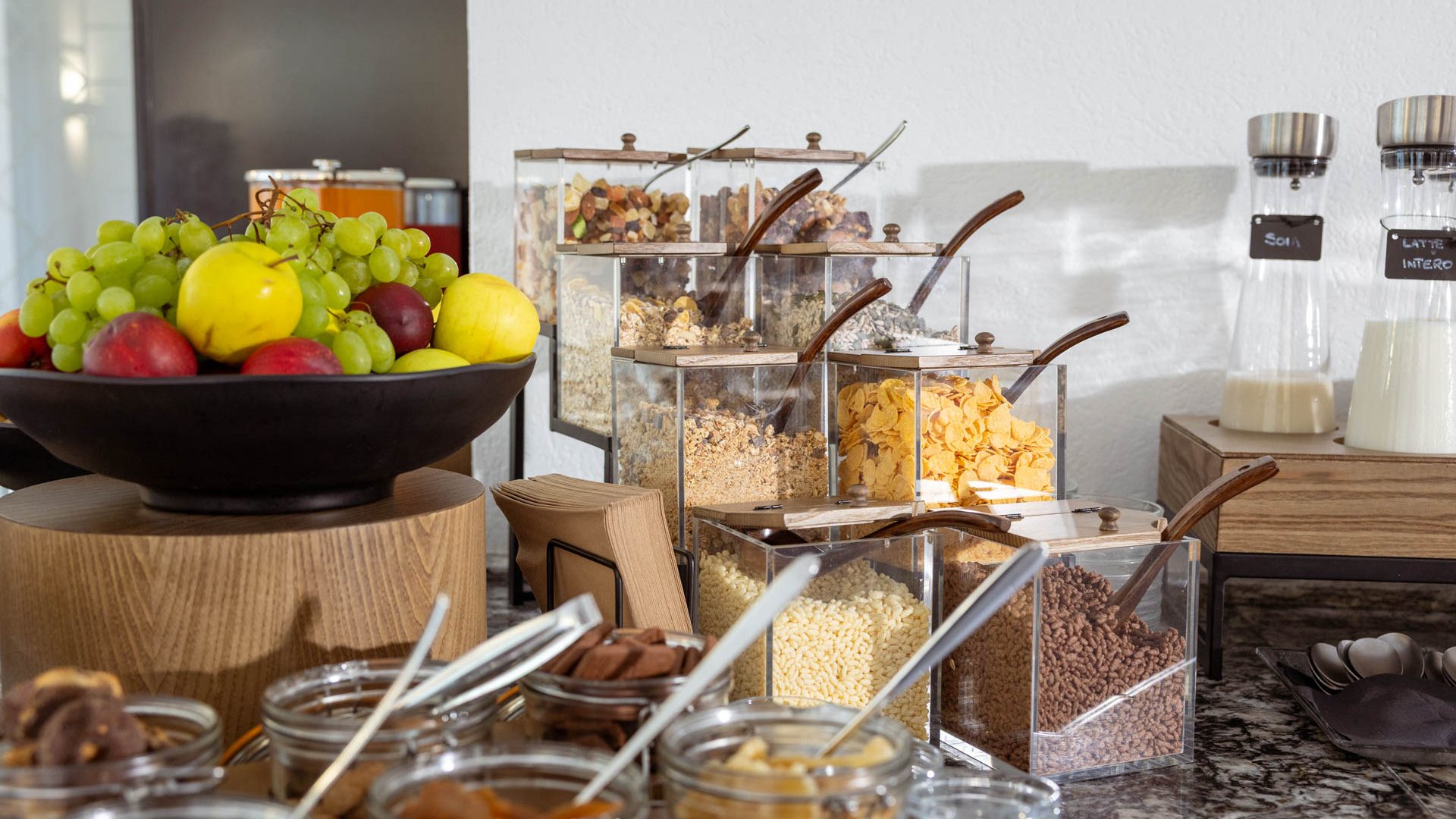 hihotels-riva-lago-di-garda-colazione-in-struttura-buffet-2