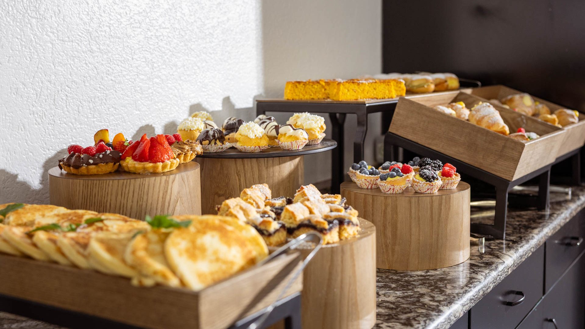 hihotels-riva-lago-di-garda-colazione-in-struttura-buffet-3